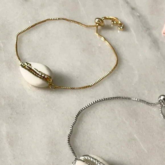 Cowrie Adjustable Bracelet - Picture 2 of 6